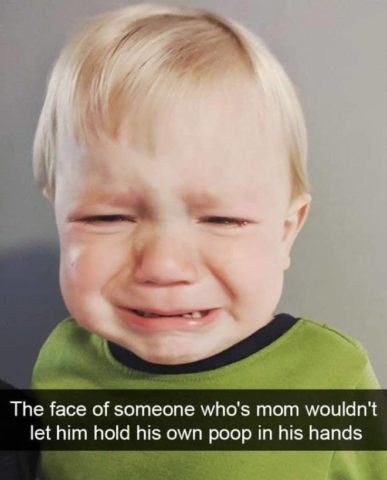 Kot, weinende Kinder in lustigen Memes auf Englisch, Hände
